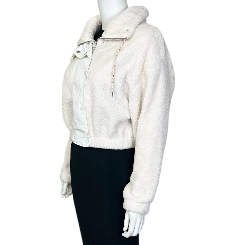 UO Teddy Fleece Cropped Jacket in Ivory - sz Medium